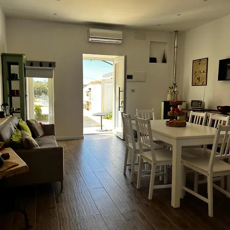 Angolo Degli Aromi Casa Ficodindia Ραγκούσα